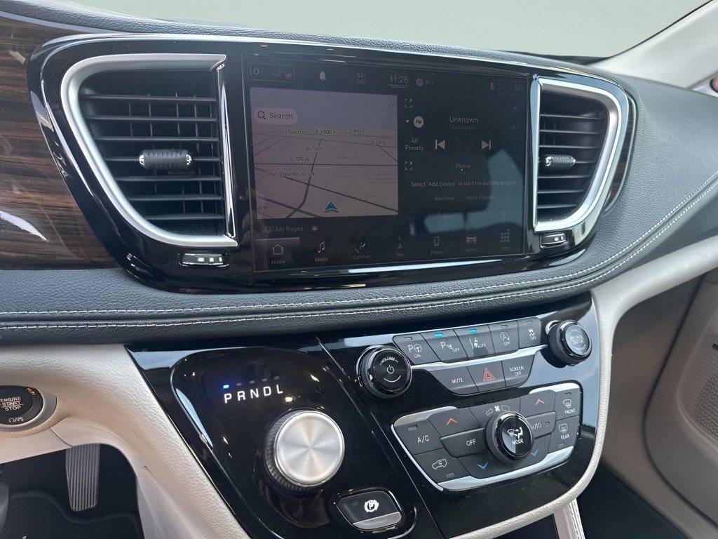 Used 2021 Chrysler Pacifica Limited w/ Premium & Safety Sphere Group image 18