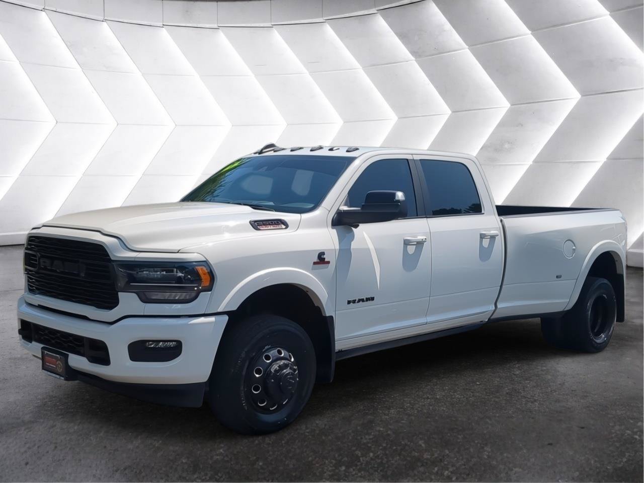 Used 2022 RAM 3500 Limited AWD/4WD image 2