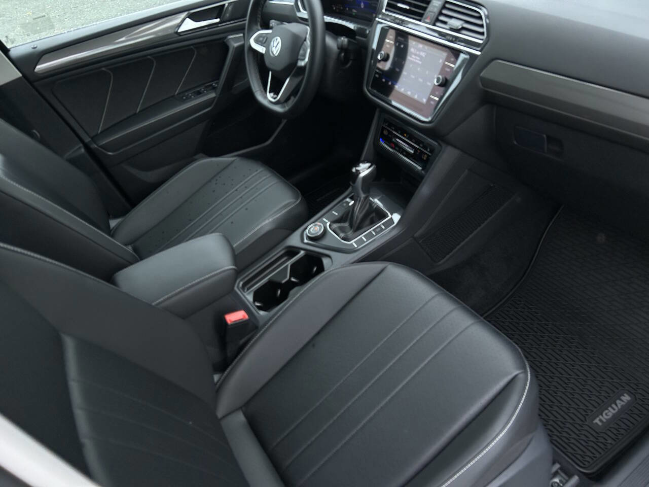Used 2022 Volkswagen Tiguan SE image 8