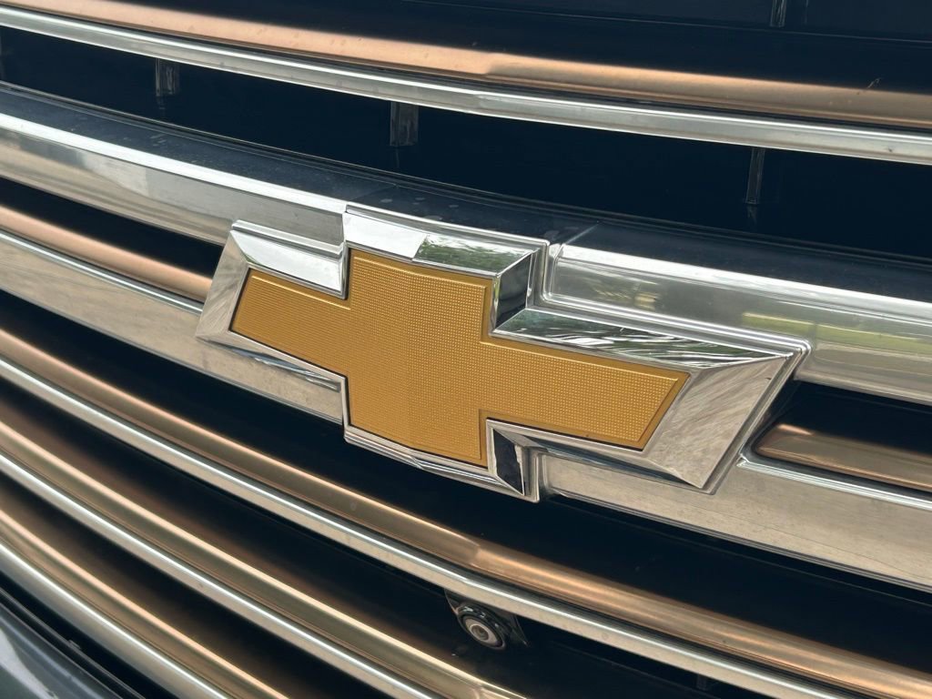 Used 2021 Chevrolet Suburban High Country RWD image 39