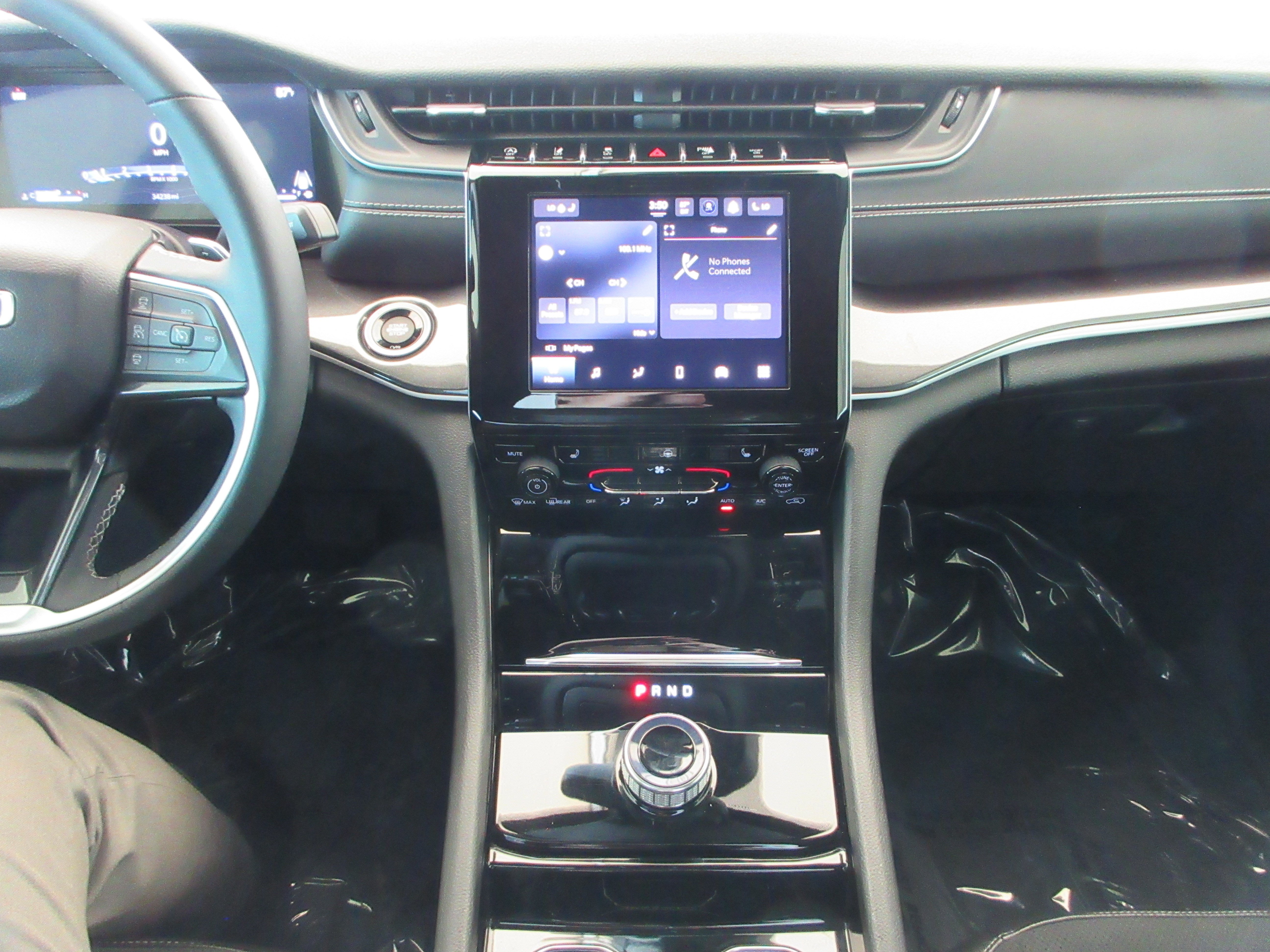 Used 2023 Jeep Grand Cherokee Altitude AWD/4WD image 36