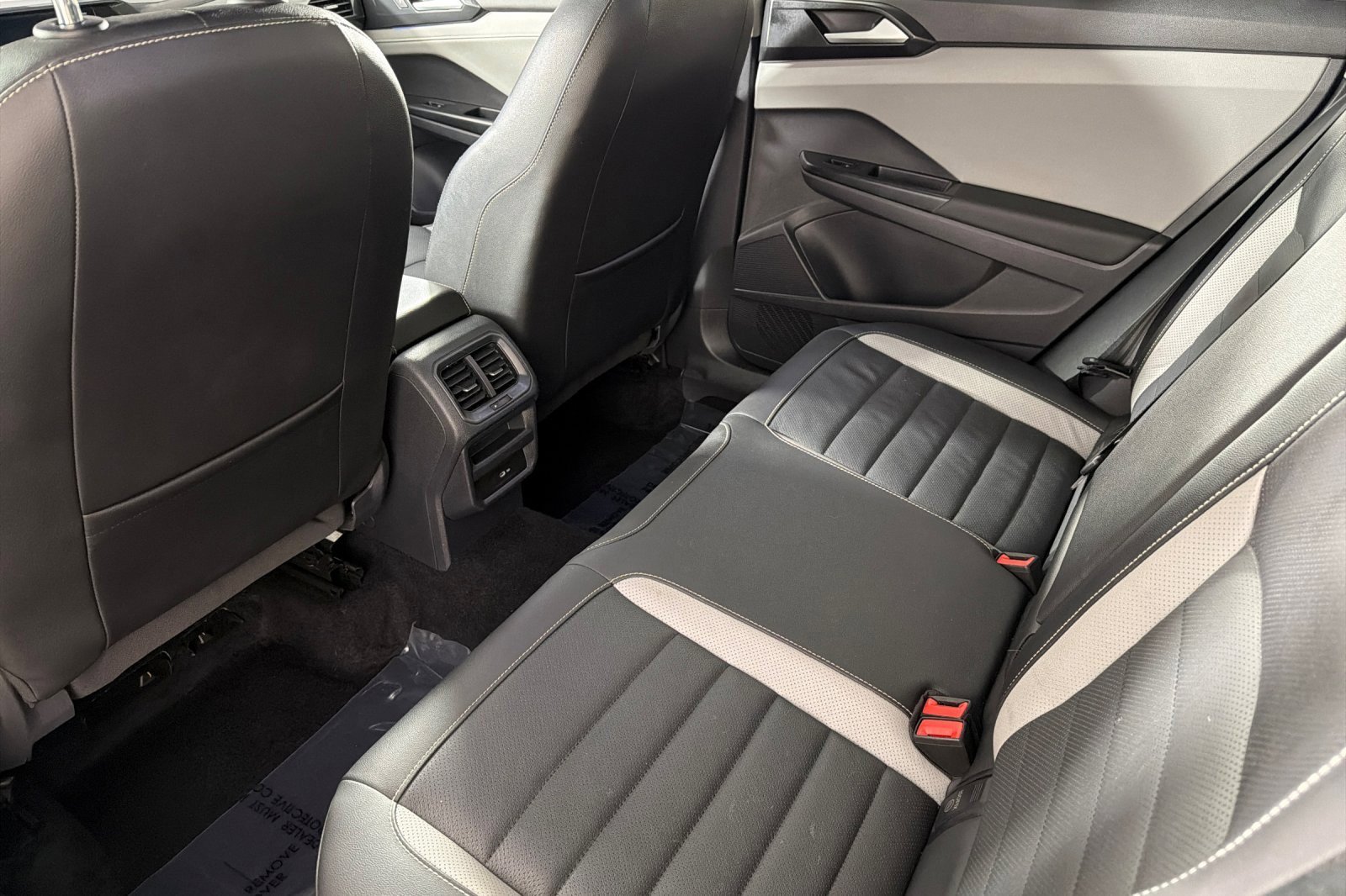 Used 2022 Volkswagen Taos SEL w/ Panoramic Sunroof Package image 11