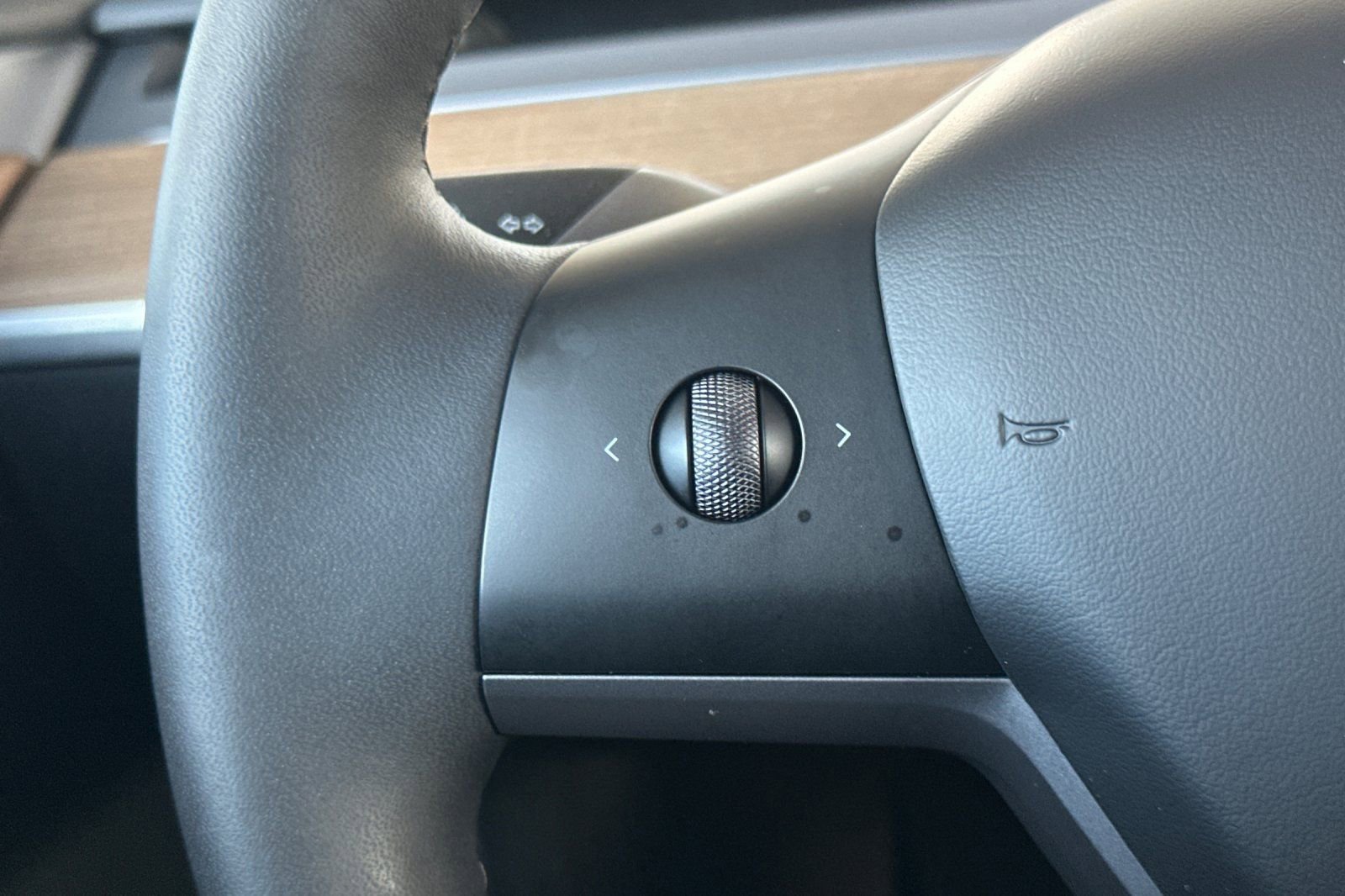 Used 2023 Tesla Model Y Long Range image 28