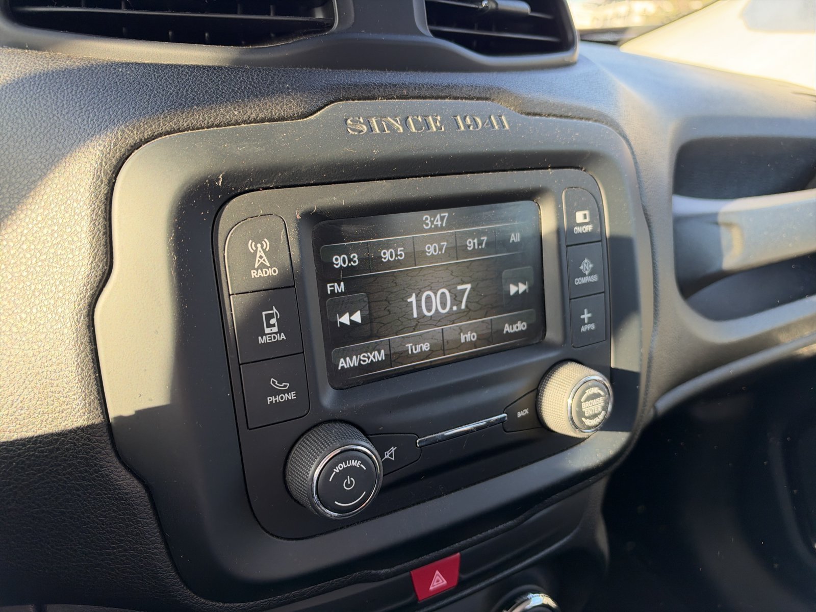 Used 2017 Jeep Renegade Altitude FWD image 16