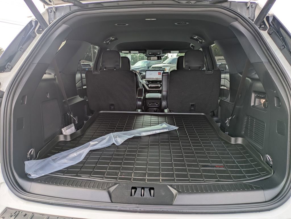 Used 2025 Ford Explorer ST RWD image 26