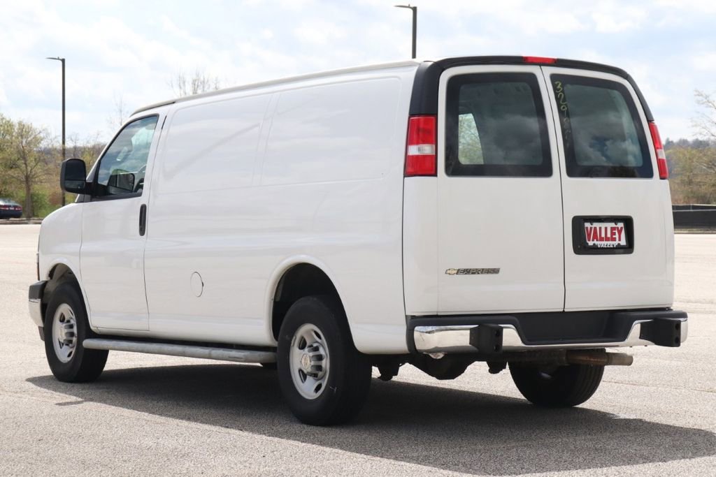 Used 2024 Chevrolet Express 2500 w/ Driver Convenience Package RWD image 6