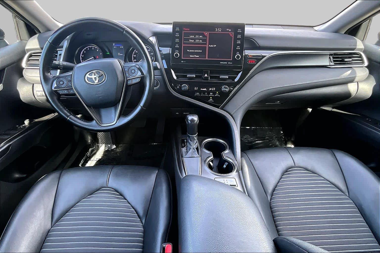Used 2021 Toyota Camry SE w/ Cold Weather Package FWD image 16