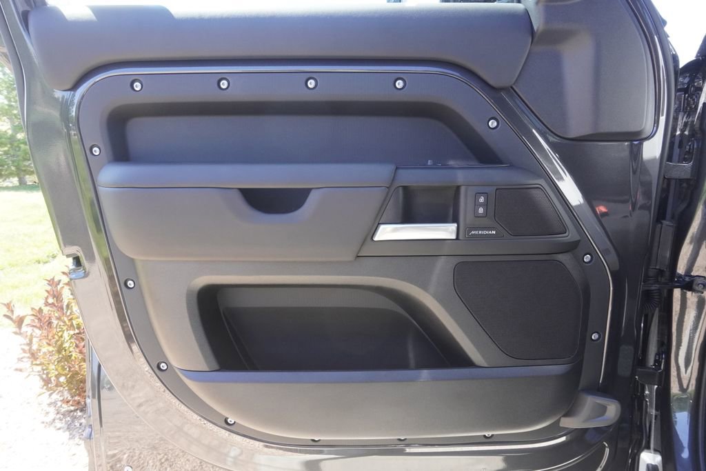 New 2025 Land Rover Defender 130 S image 17