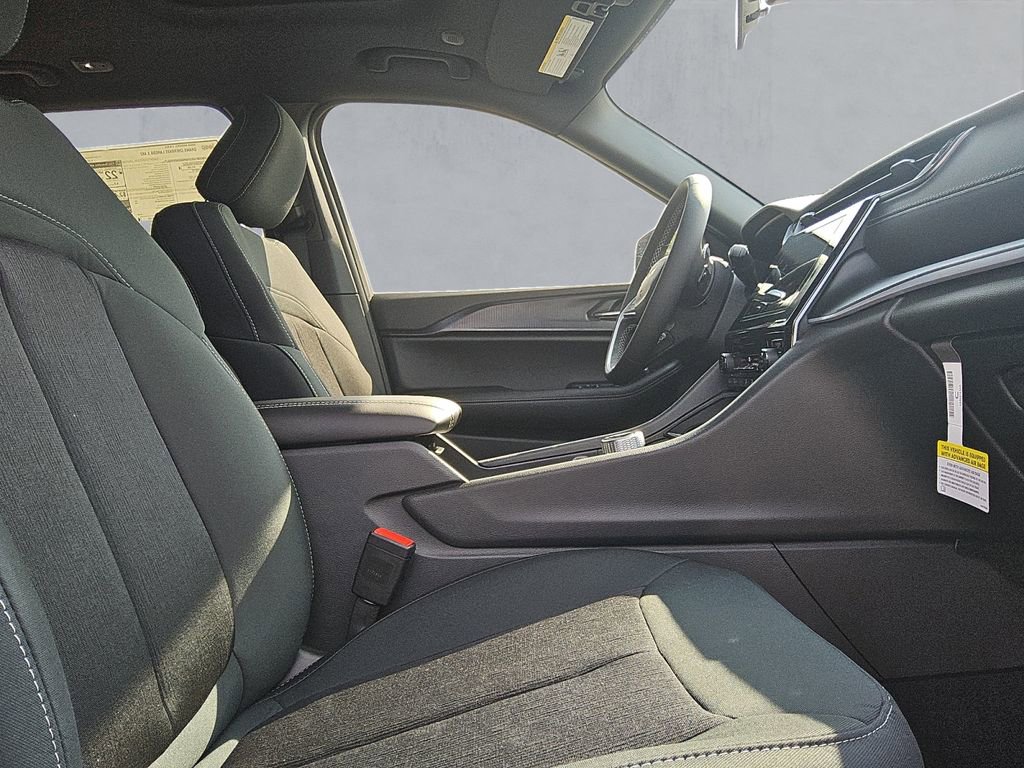 New 2025 Jeep Grand Cherokee Laredo X image 15