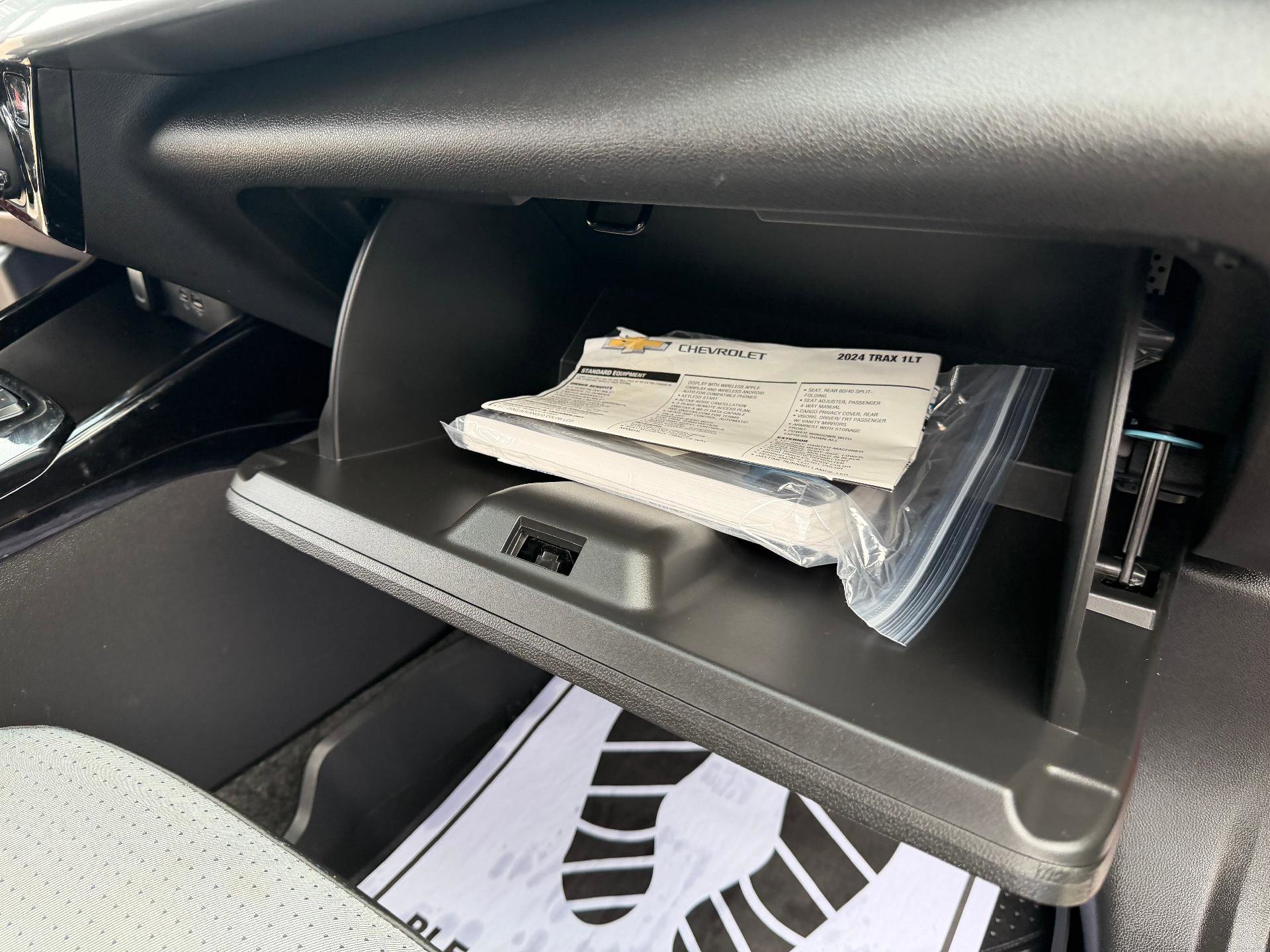 Certified 2024 Chevrolet Trax LT w/ Driver Confidence Package image 28