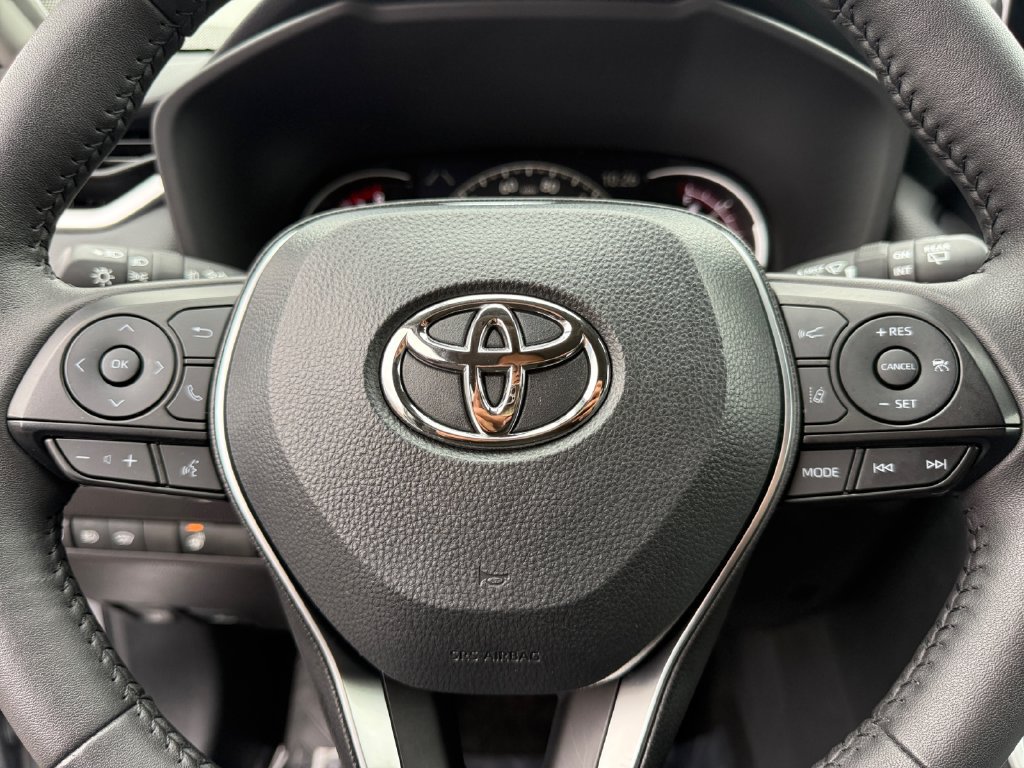 Used 2025 Toyota RAV4 XLE Premium AWD/4WD image 19