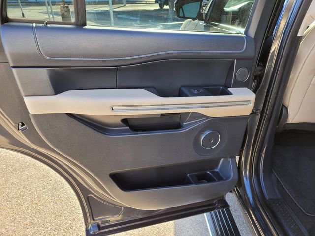 Used 2022 Ford Expedition Limited image 16