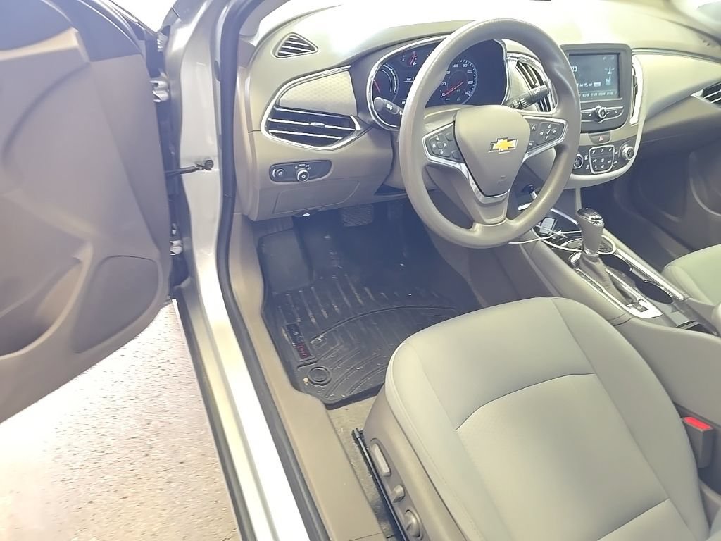 Used 2018 Chevrolet Malibu Hybrid FWD image 5
