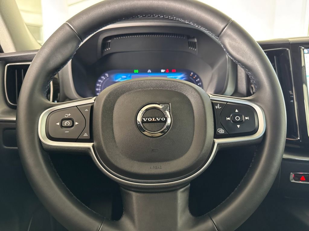 Certified 2025 Volvo XC60 B5 Core AWD/4WD image 23