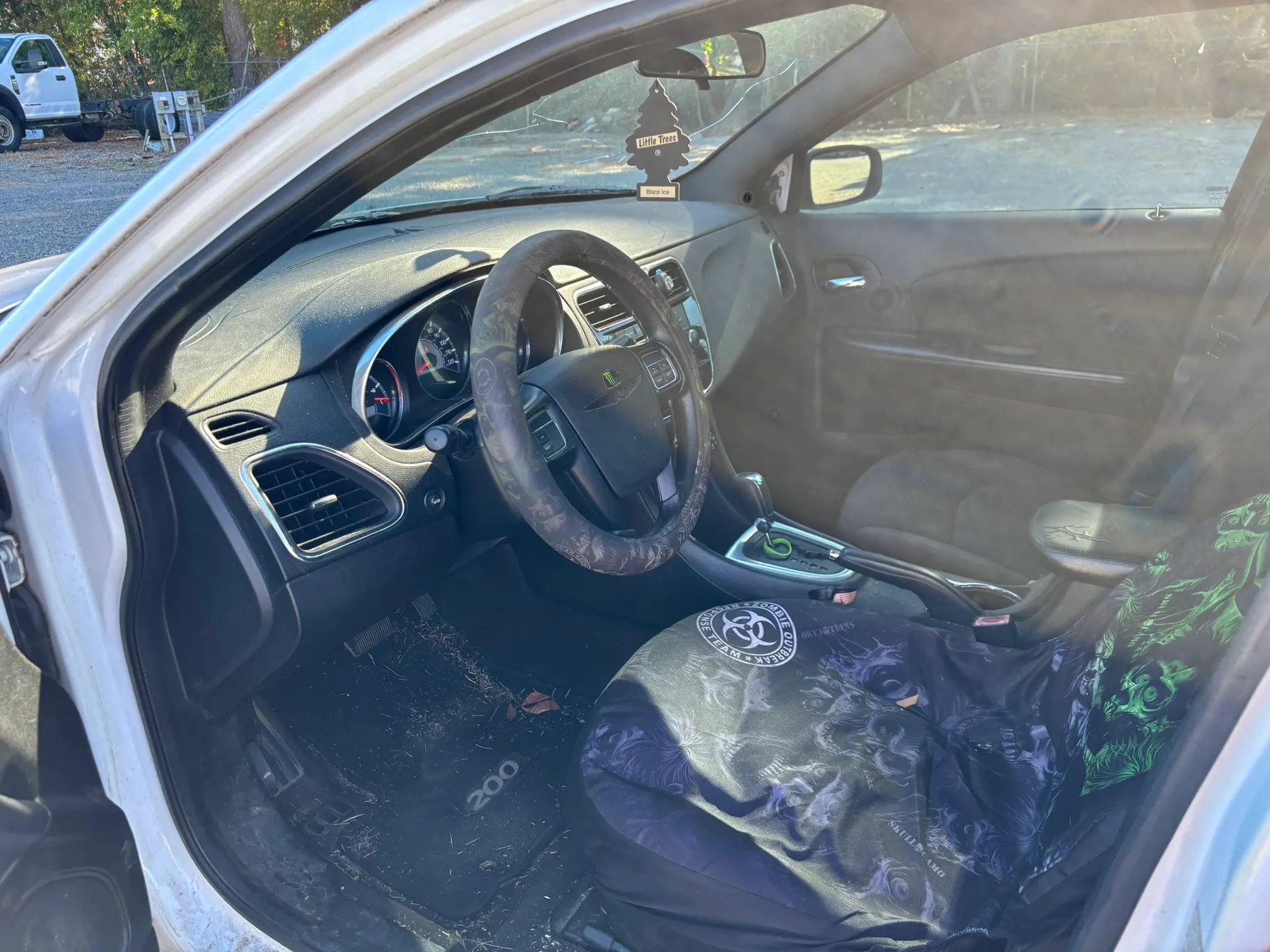 Used 2014 Chrysler 200 LX FWD image 10