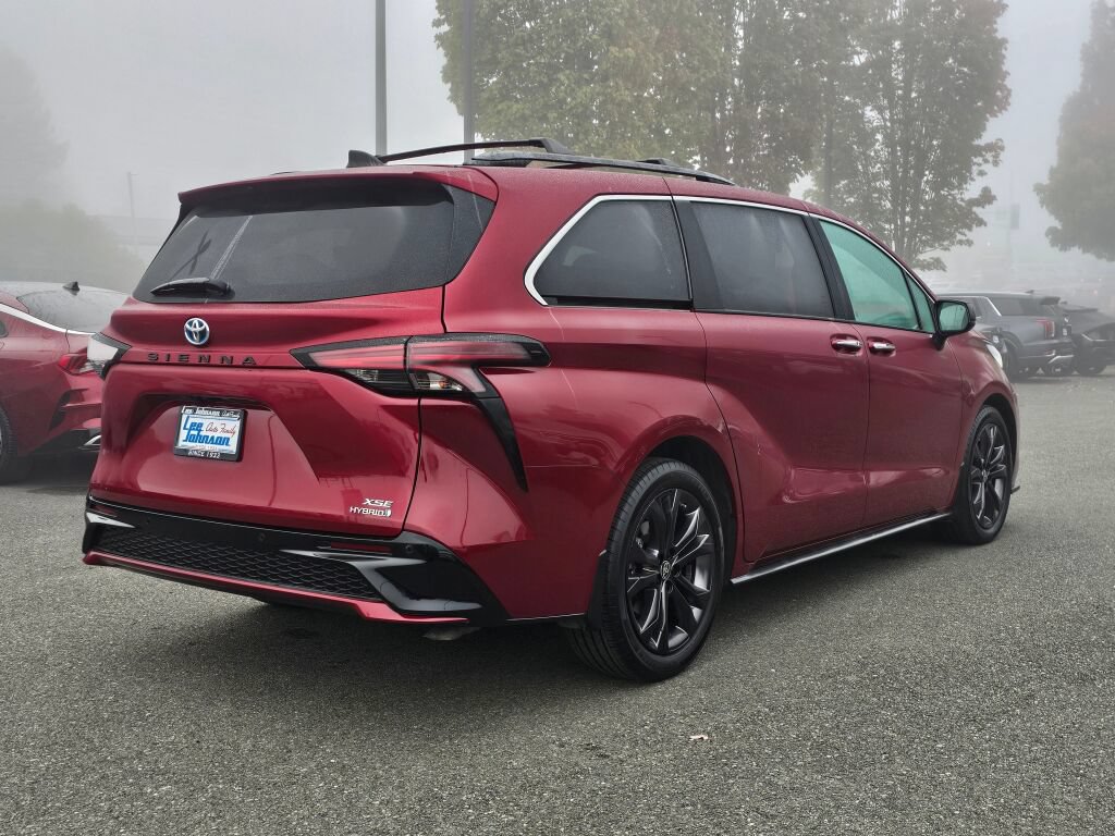Used 2023 Toyota Sienna XLE FWD image 5