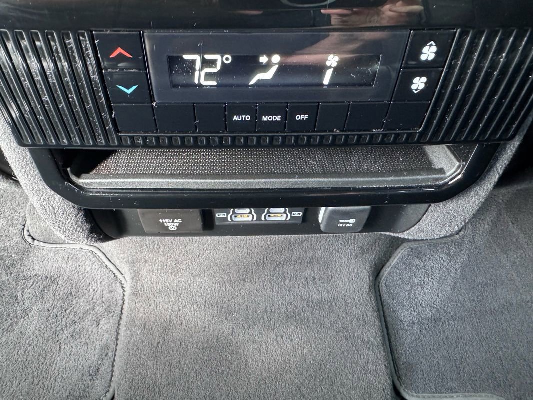 Used 2024 Jeep Wagoneer L Series II w/ Flexible Seating Group image 38