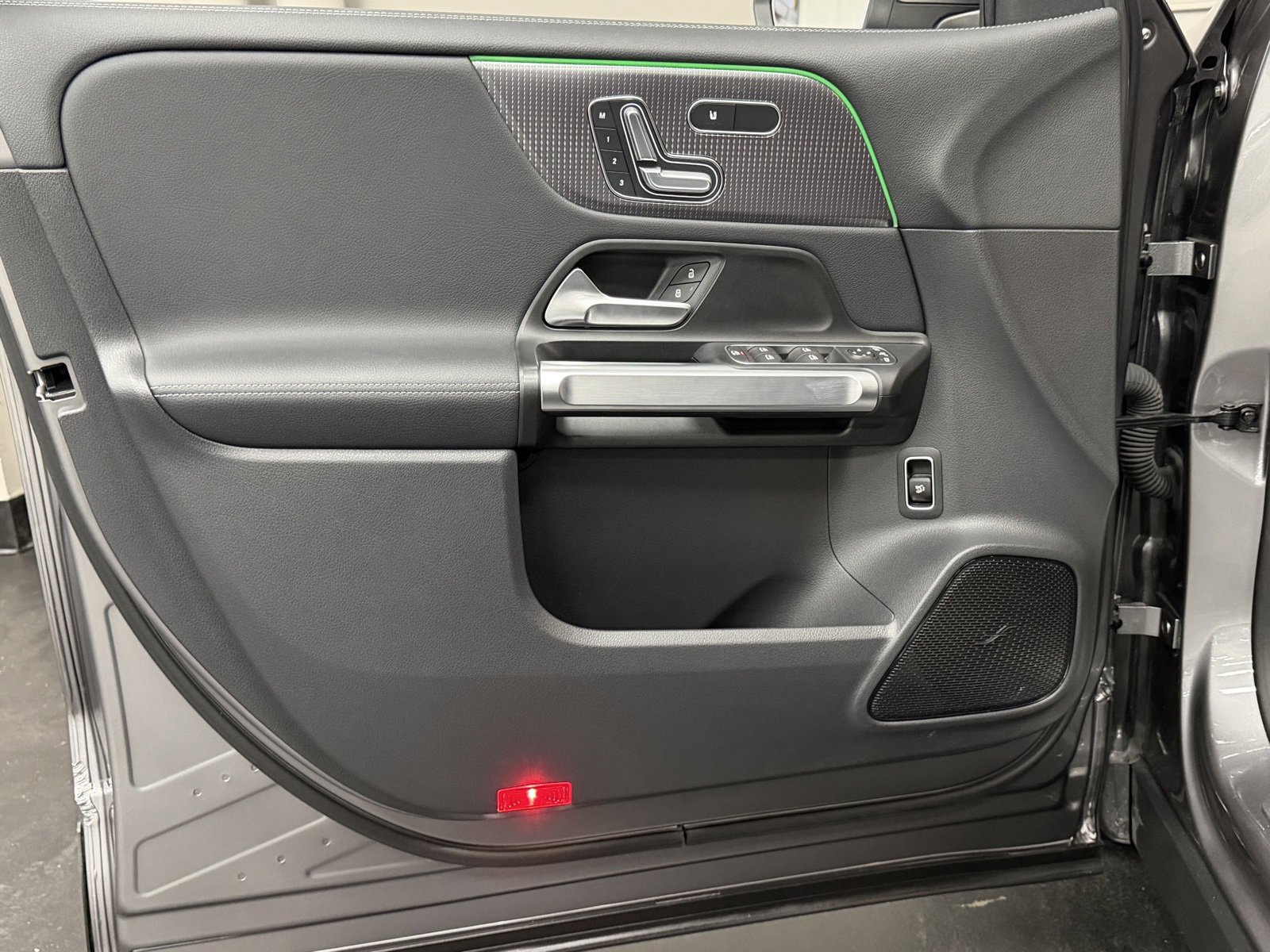 Certified 2023 Mercedes-Benz EQB 300 4MATIC image 20