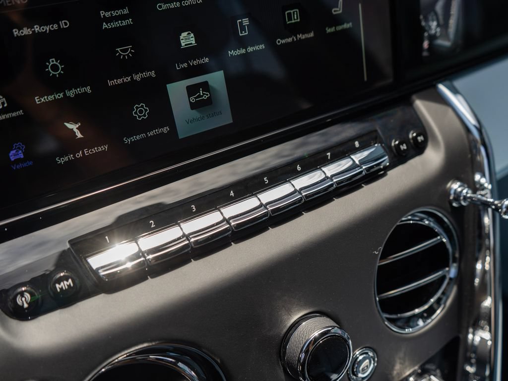 Used 2026 Rolls-Royce Cullinan AWD/4WD image 30