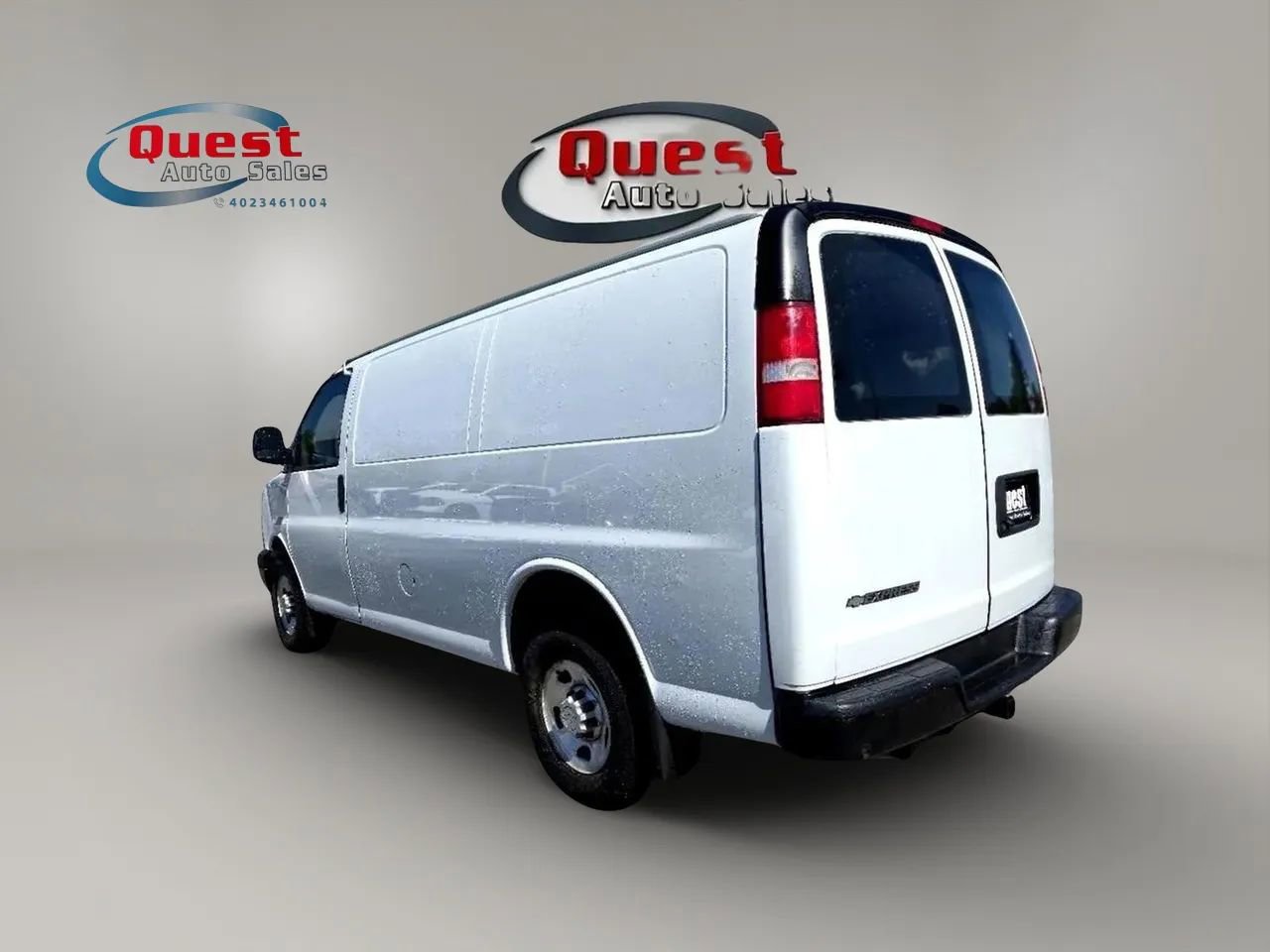 Used 2017 Chevrolet Express 2500 RWD image 3
