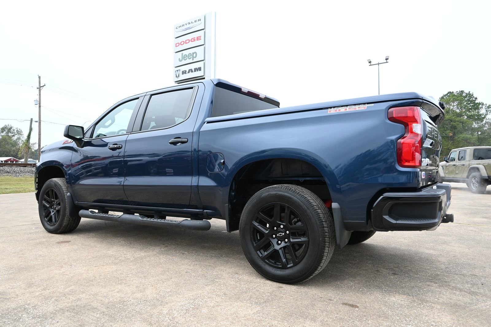 Used 2022 Chevrolet Silverado 1500 LT Trail Boss w/ Safety Package image 2