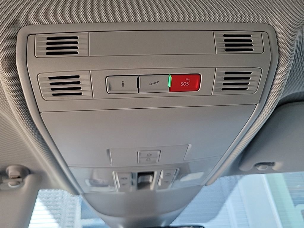 Used 2022 Volkswagen Taos SEL w/ Panoramic Sunroof Package image 29