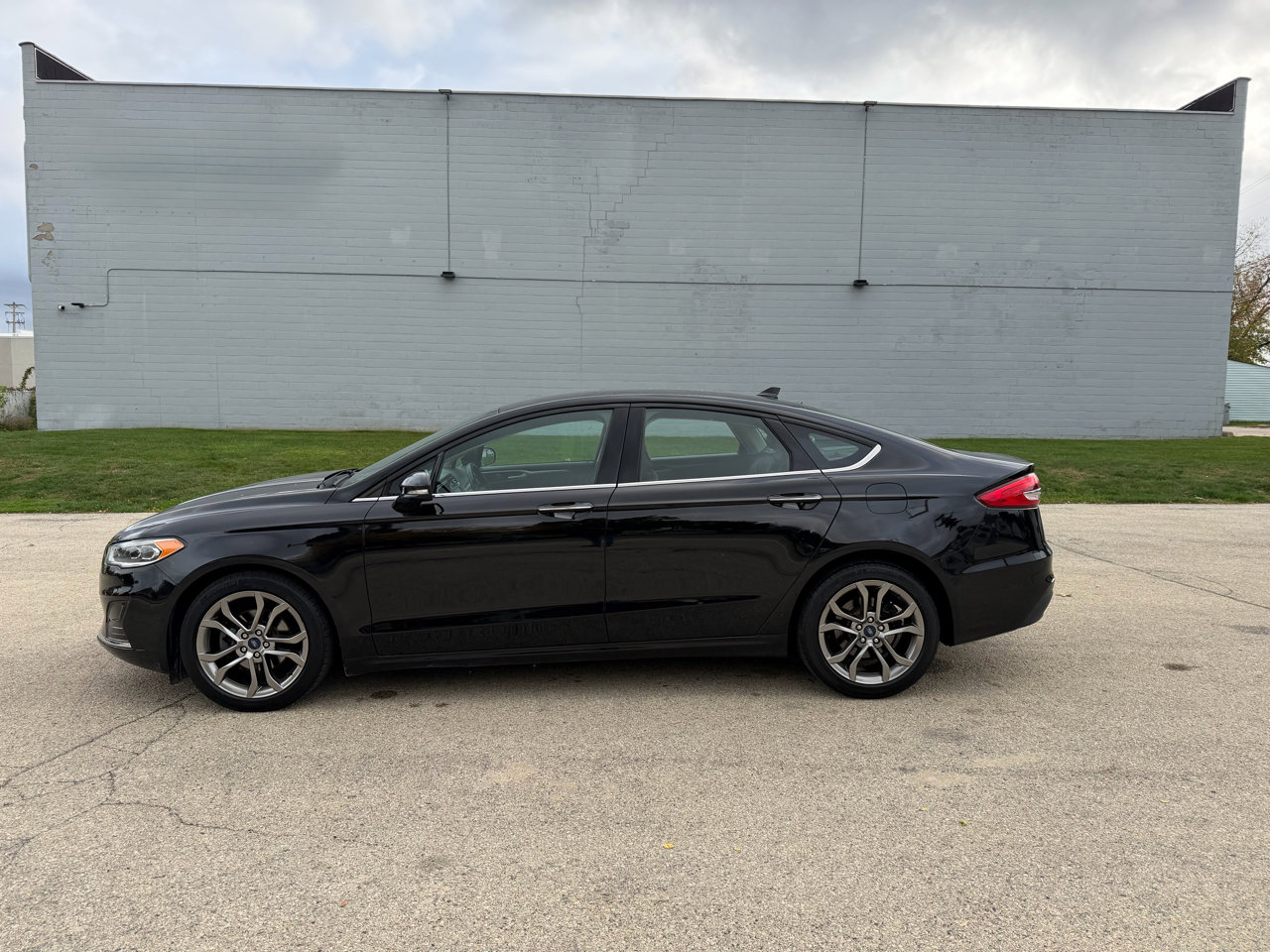 Used 2020 Ford Fusion SEL image 4