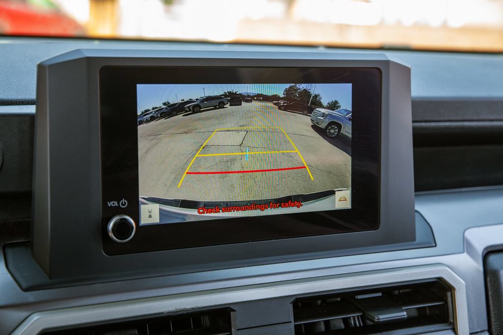 Used 2025 Toyota Tacoma SR5 AWD/4WD image 17