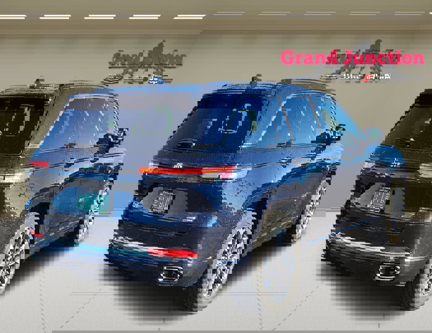 Used 2023 Jeep Grand Cherokee Overland w/ Adv Protech Group III image 4