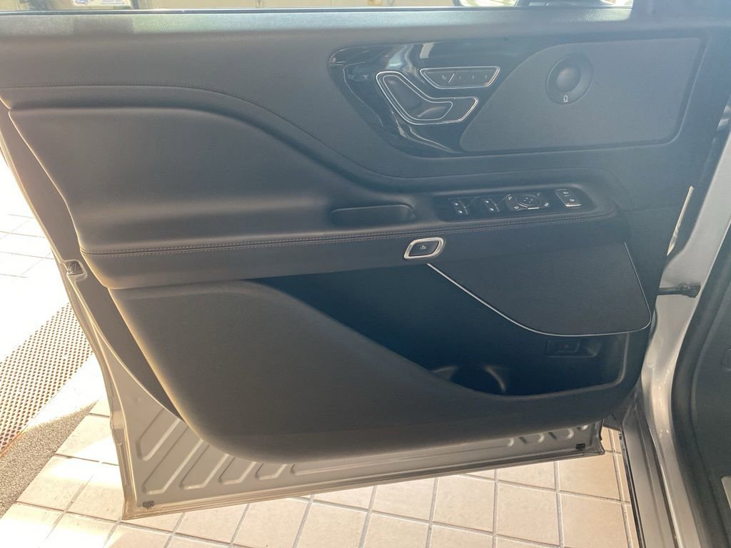 Used 2024 Lincoln Aviator Reserve w/ Jet Appearance Package image 10
