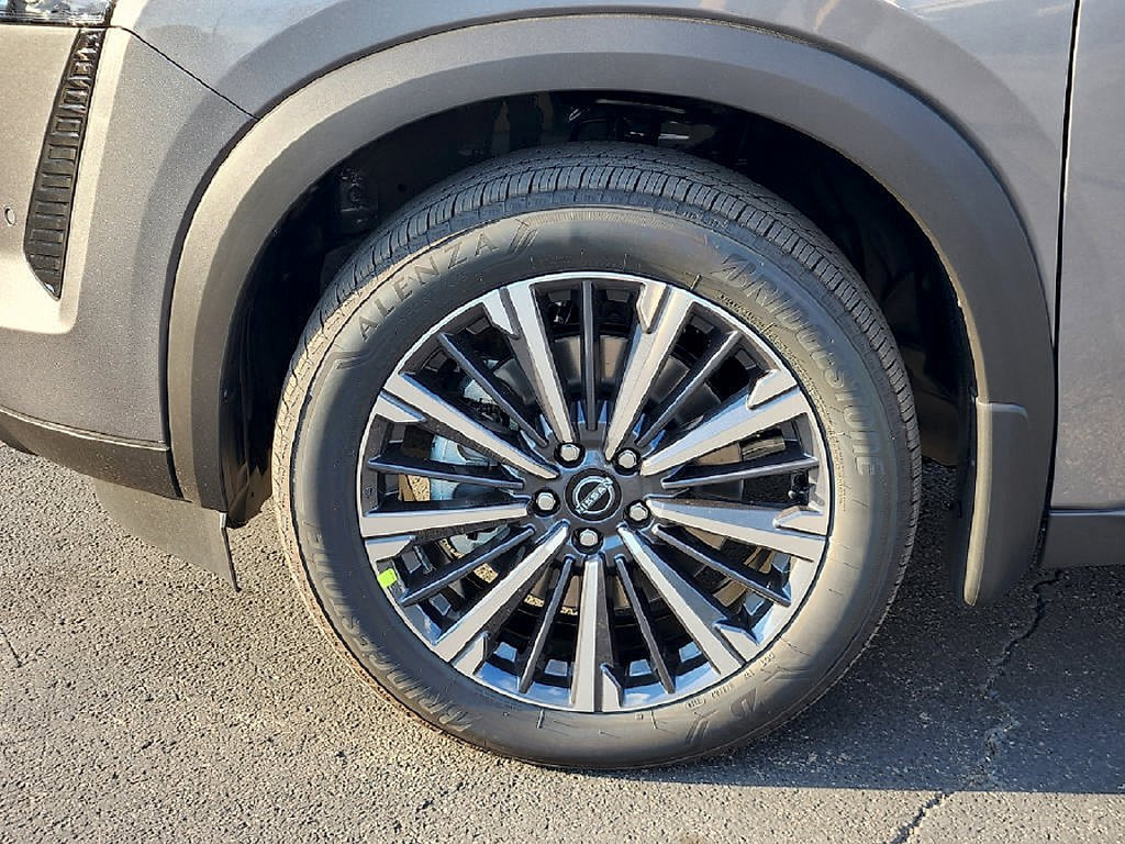 New 2026 Nissan Pathfinder Platinum w/ Cargo Package FWD image 10