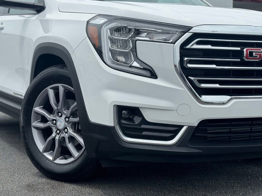 Used 2024 GMC Terrain SLT FWD image 3