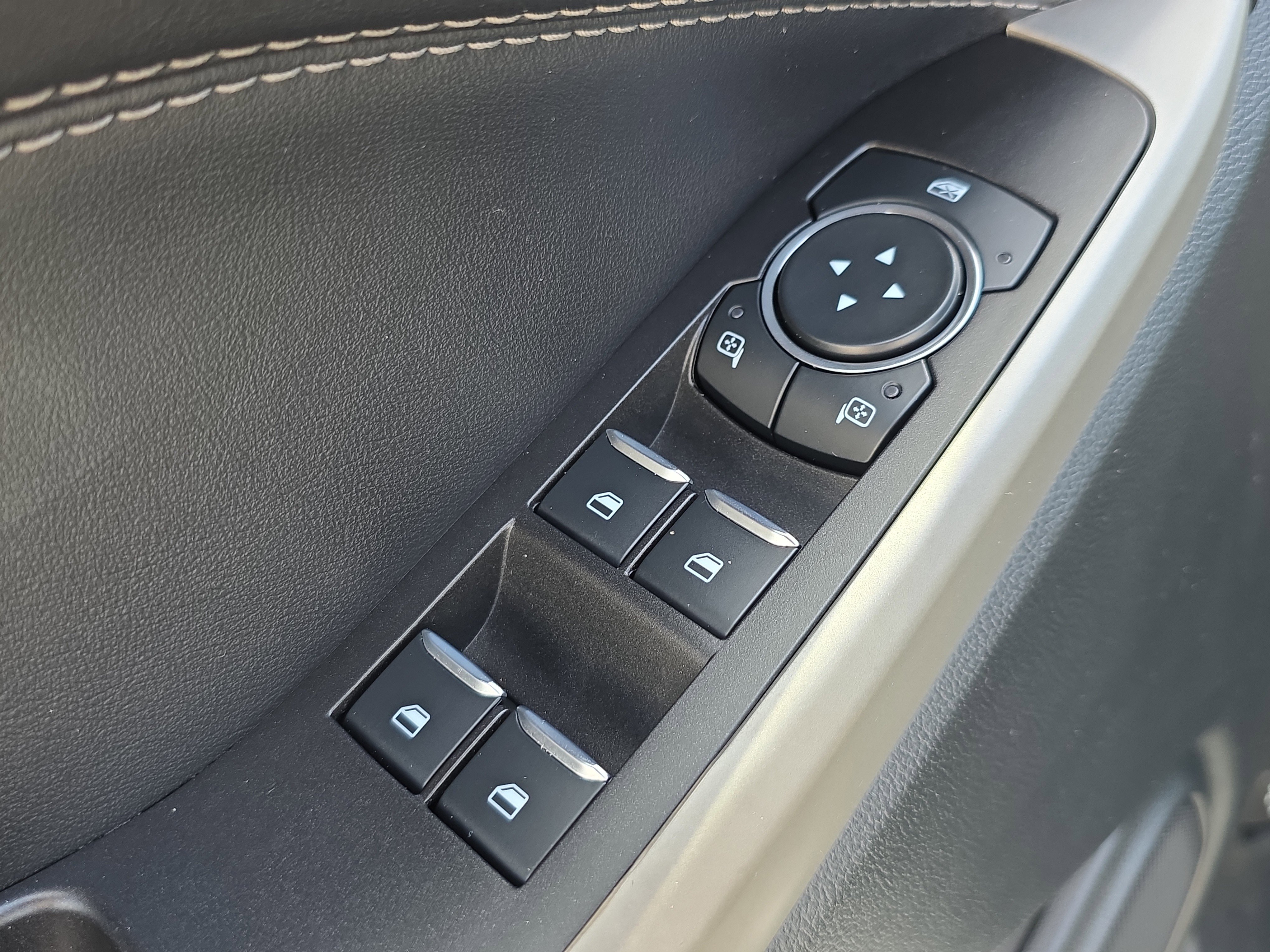 Used 2022 Ford Explorer XLT w/ Equipment Group 202A RWD image 22