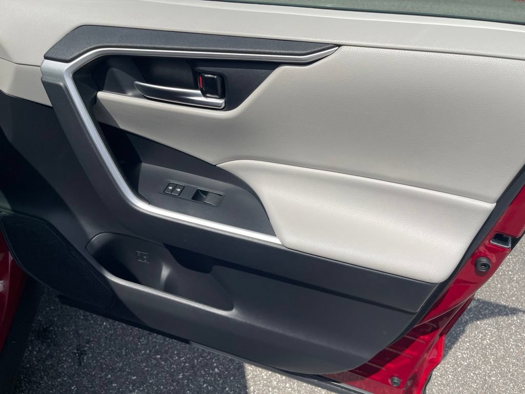 Used 2021 Toyota RAV4 XLE w/ Convenience Package FWD image 38