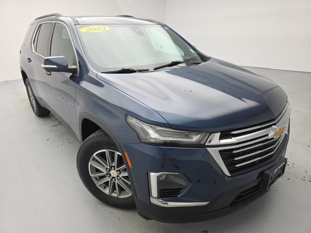 Used 2023 Chevrolet Traverse LT w/ Rear Camera Mirror Package AWD/4WD image 4