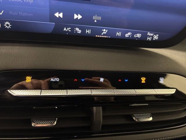 Used 2025 Buick Enclave Preferred image 22