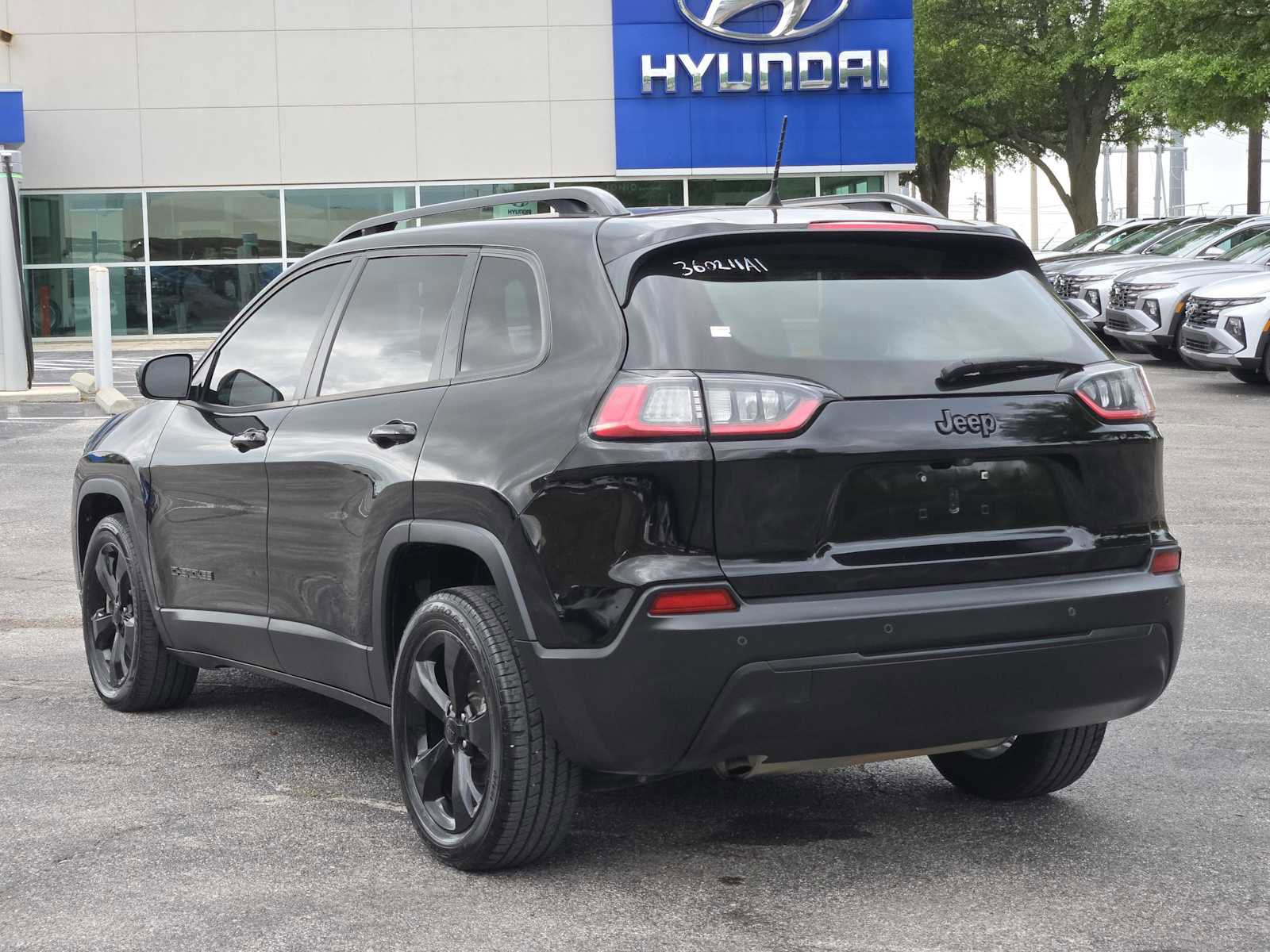Used 2020 Jeep Cherokee Latitude Plus image 6