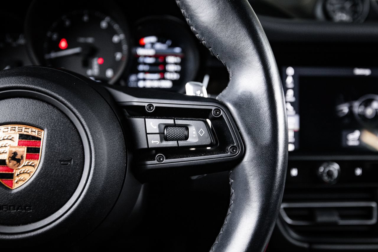 Certified 2024 Porsche Macan AWD/4WD image 16