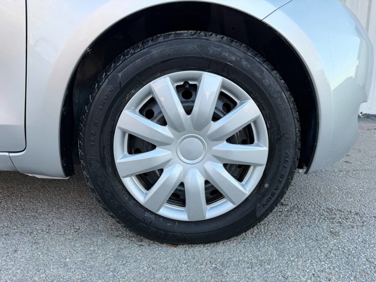 Used 2007 Toyota Yaris 2-Door Hatchback image 11