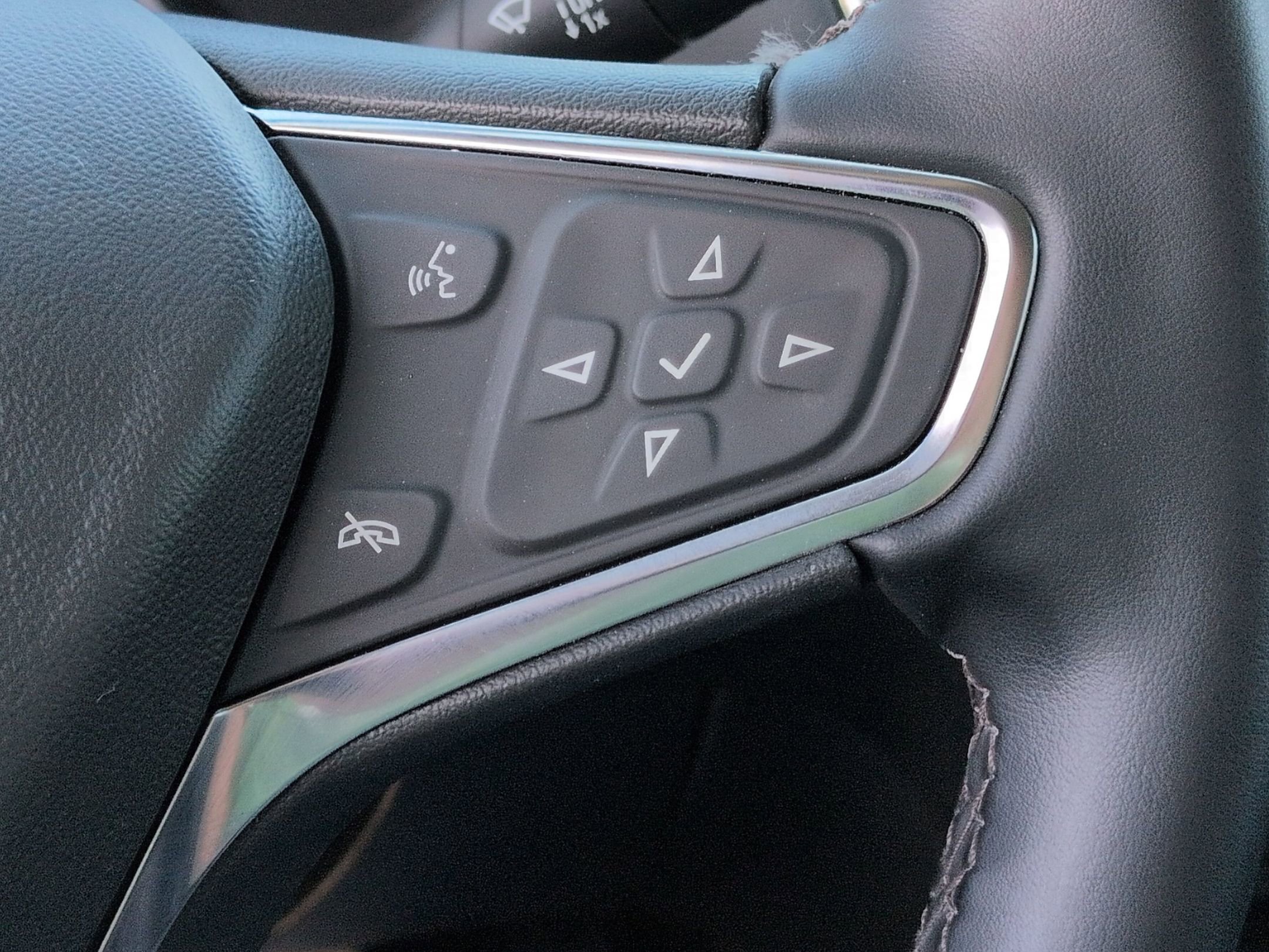 Certified 2024 Chevrolet Equinox LT w/ LPO, Floor Liner Package image 20