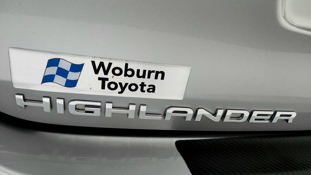 Certified 2024 Toyota Highlander XLE AWD/4WD image 9