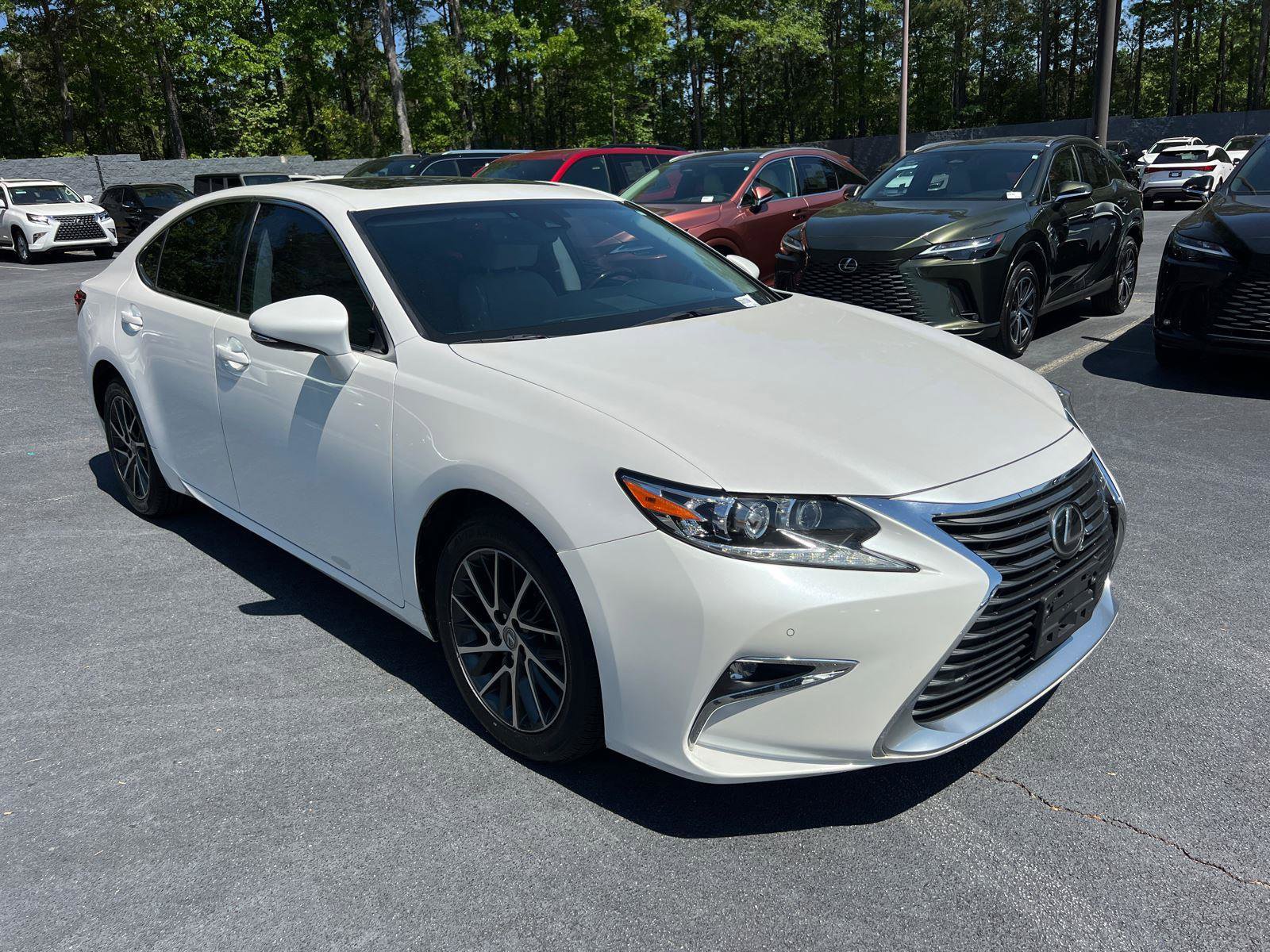 Used 2017 Lexus ES 350 w/ Luxury Package image 4