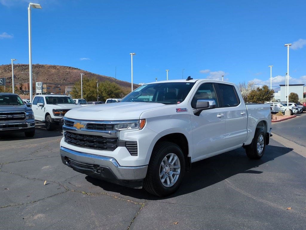 Used 2024 Chevrolet Silverado 1500 LT w/ Z71 Off-Road Package AWD/4WD image 7