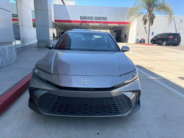 Used 2025 Toyota Camry SE FWD image 2