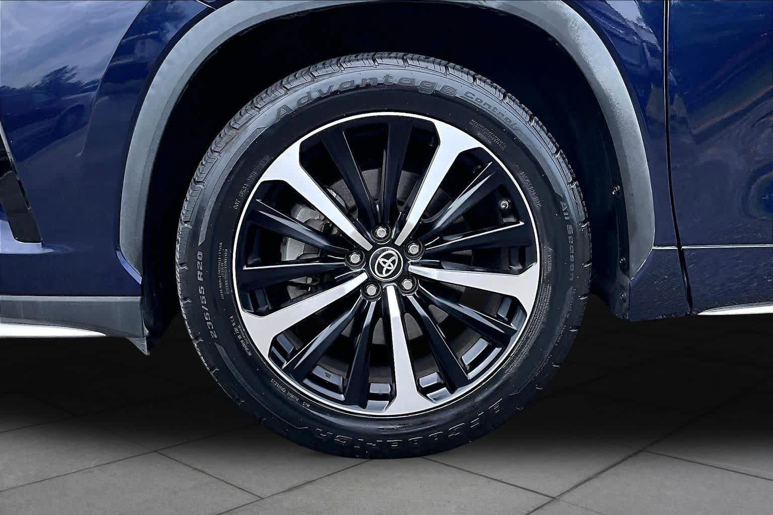 Used 2022 Toyota Highlander XSE FWD image 21