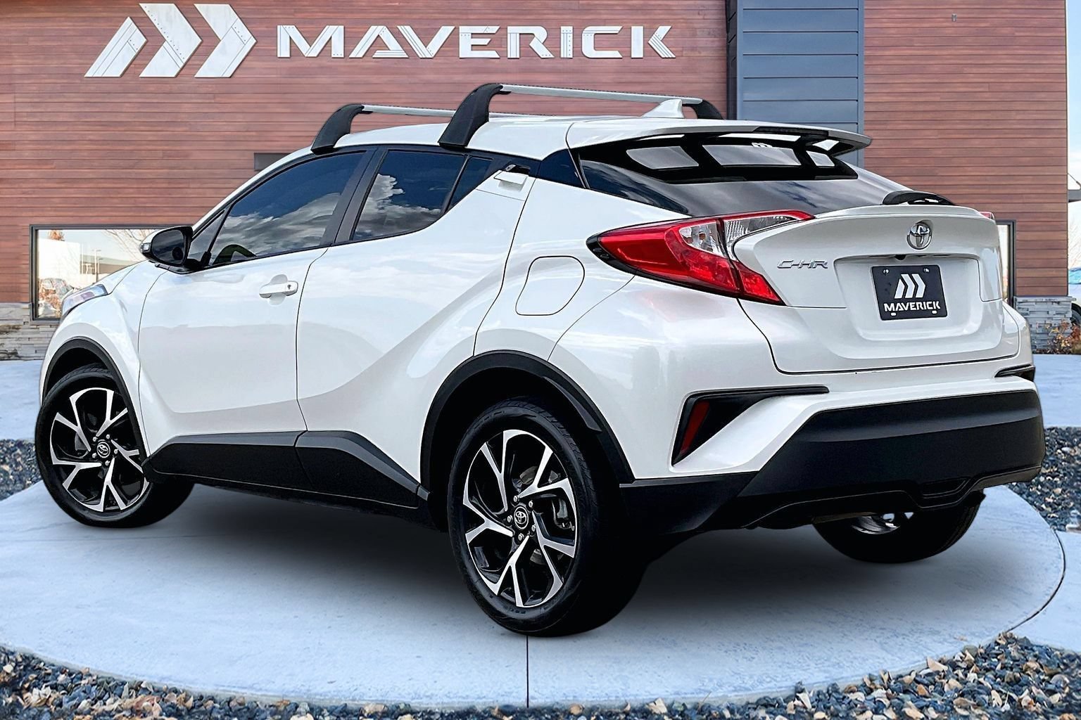 Used 2018 Toyota C-HR XLE FWD image 4