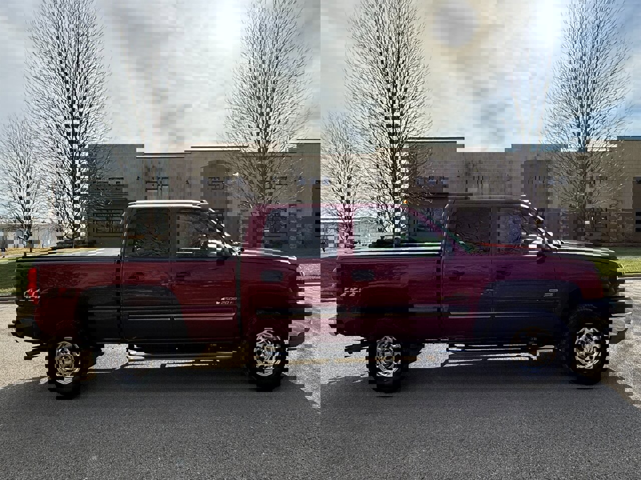 Used 2005 Chevrolet Silverado 2500 LT w/ Heavy-Duty Power Package image 6