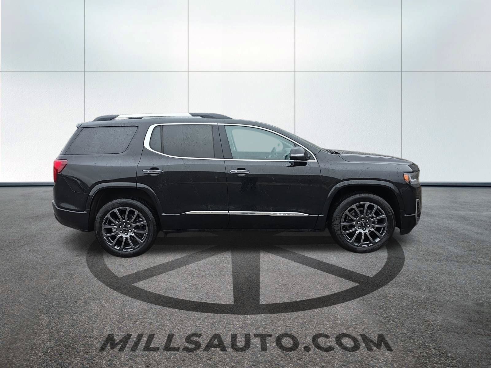 Used 2023 GMC Acadia Denali w/ Black Diamond Edition AWD/4WD image 5
