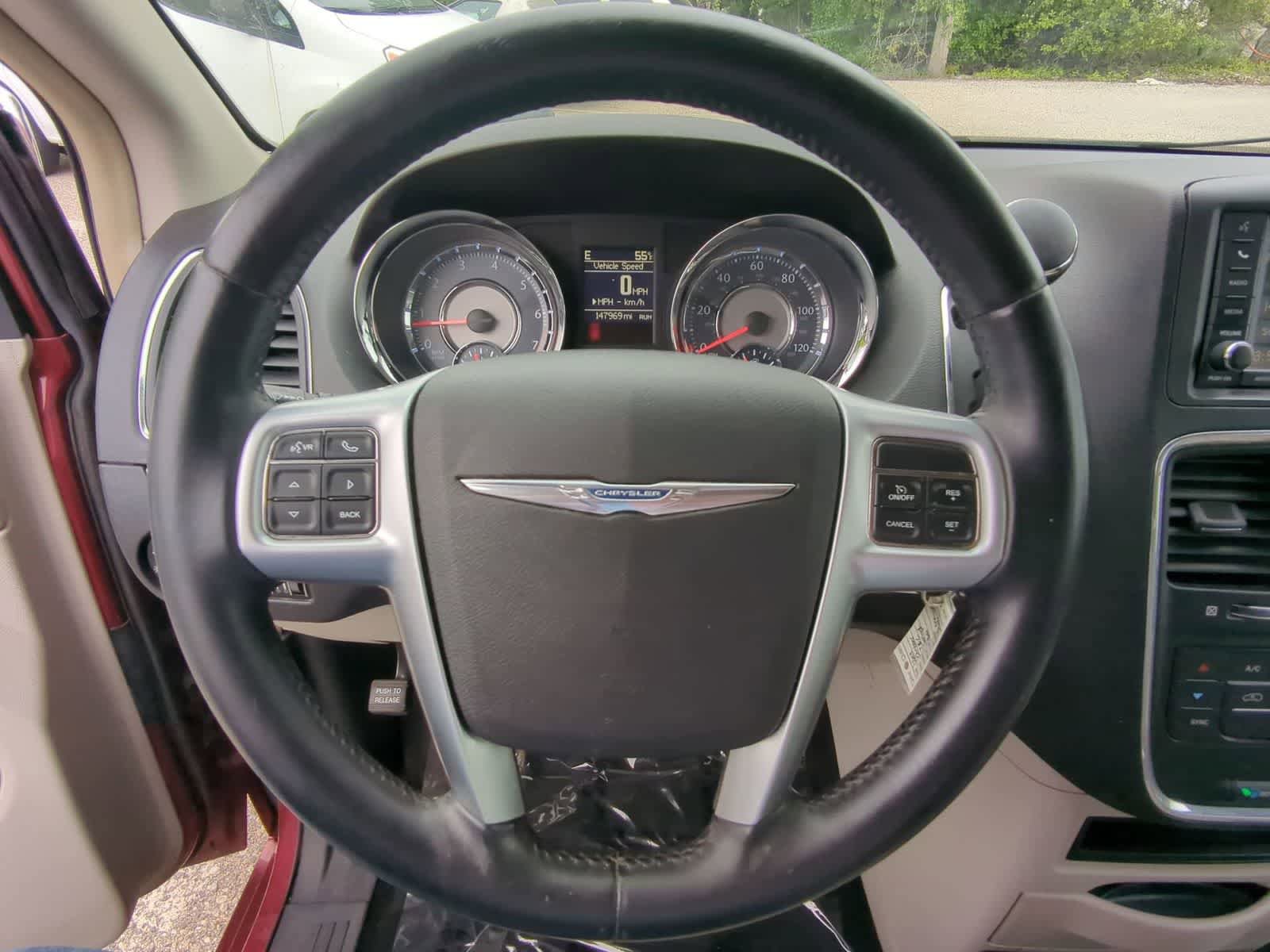 Used 2013 Chrysler Town & Country Touring-L FWD image 22