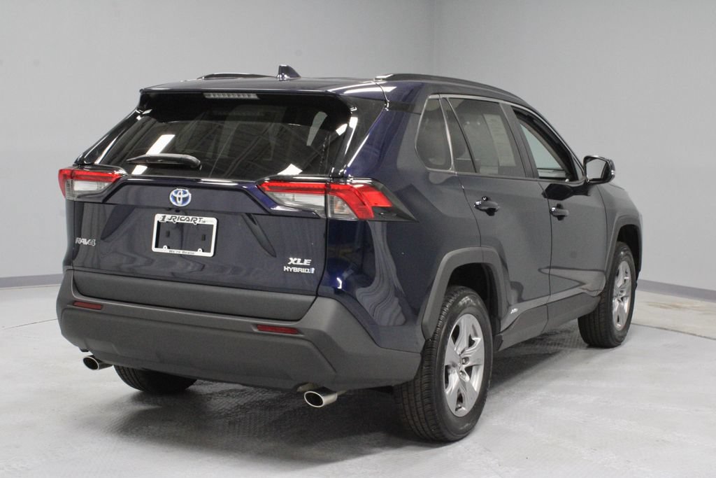Used 2022 Toyota RAV4 XLE AWD/4WD image 10